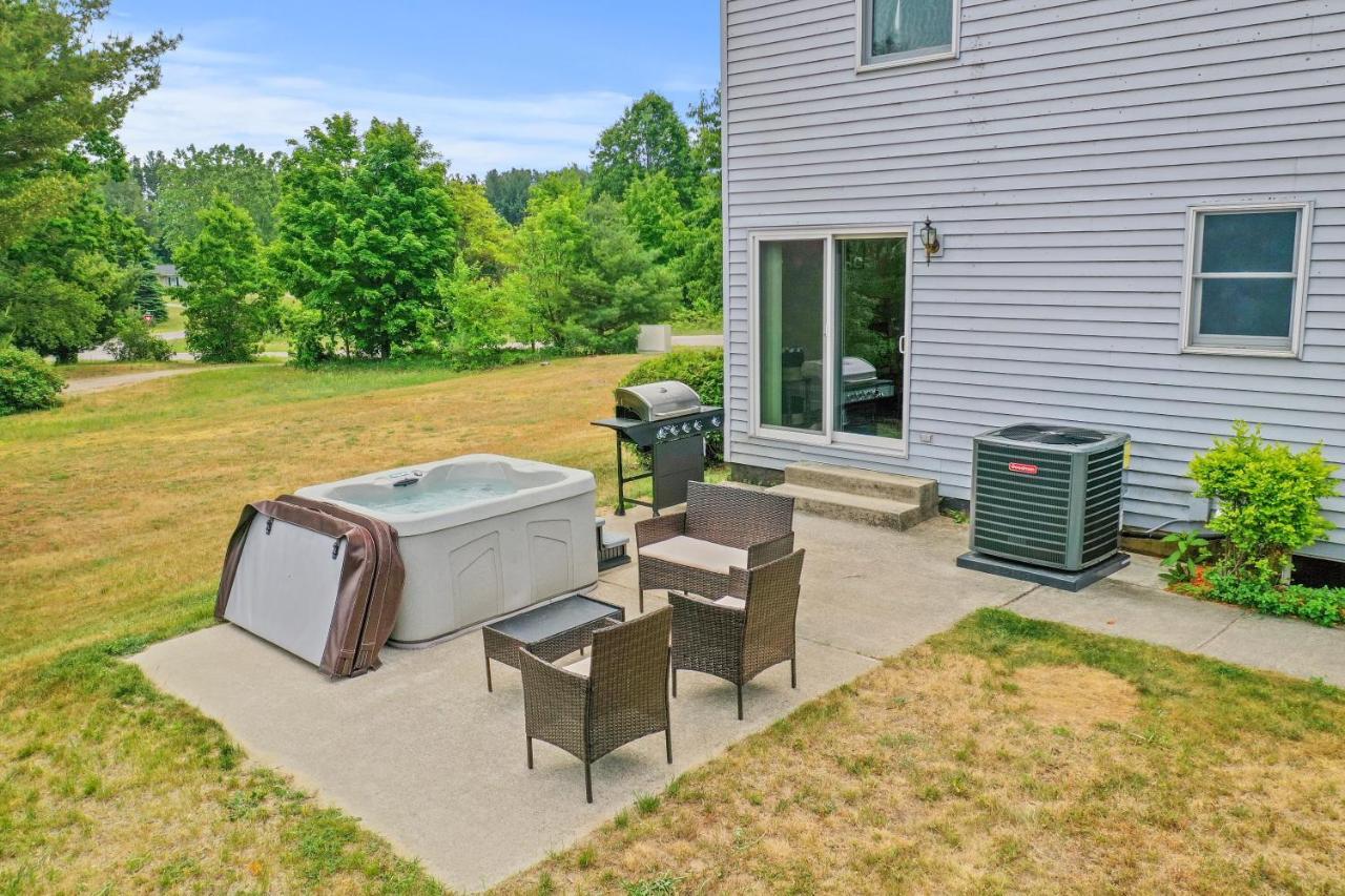 Long Lake Retreat- Hot Tub, Pool Table, Firepit Traverse City Dış mekan fotoğraf