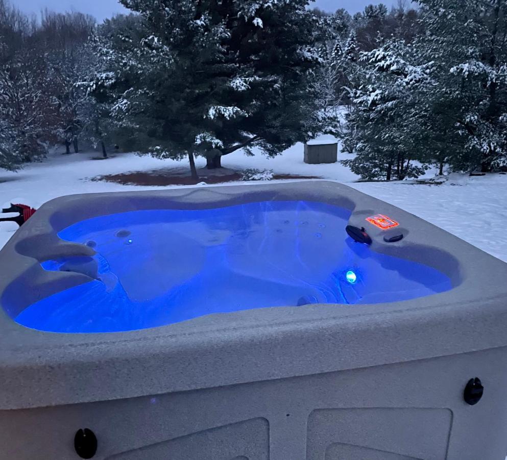 Long Lake Retreat- Hot Tub, Pool Table, Firepit Traverse City Dış mekan fotoğraf
